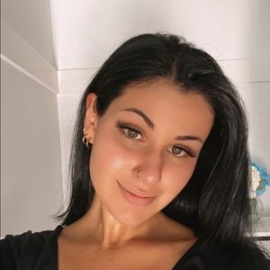 Meet your Posher, Claudia